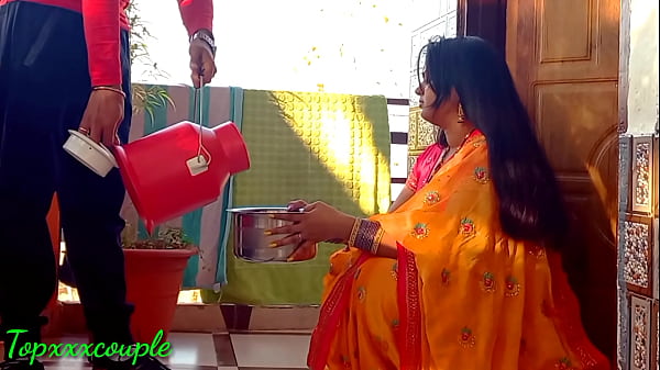 दूध निकलती सालनी भाभी Xxx