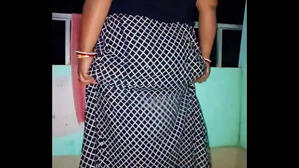 Desi Bhabi In Kitchen